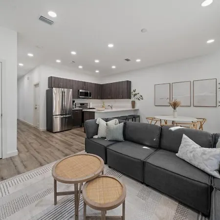 4-Bed Wpb Home Near 95,Airport,Dt & Beaches